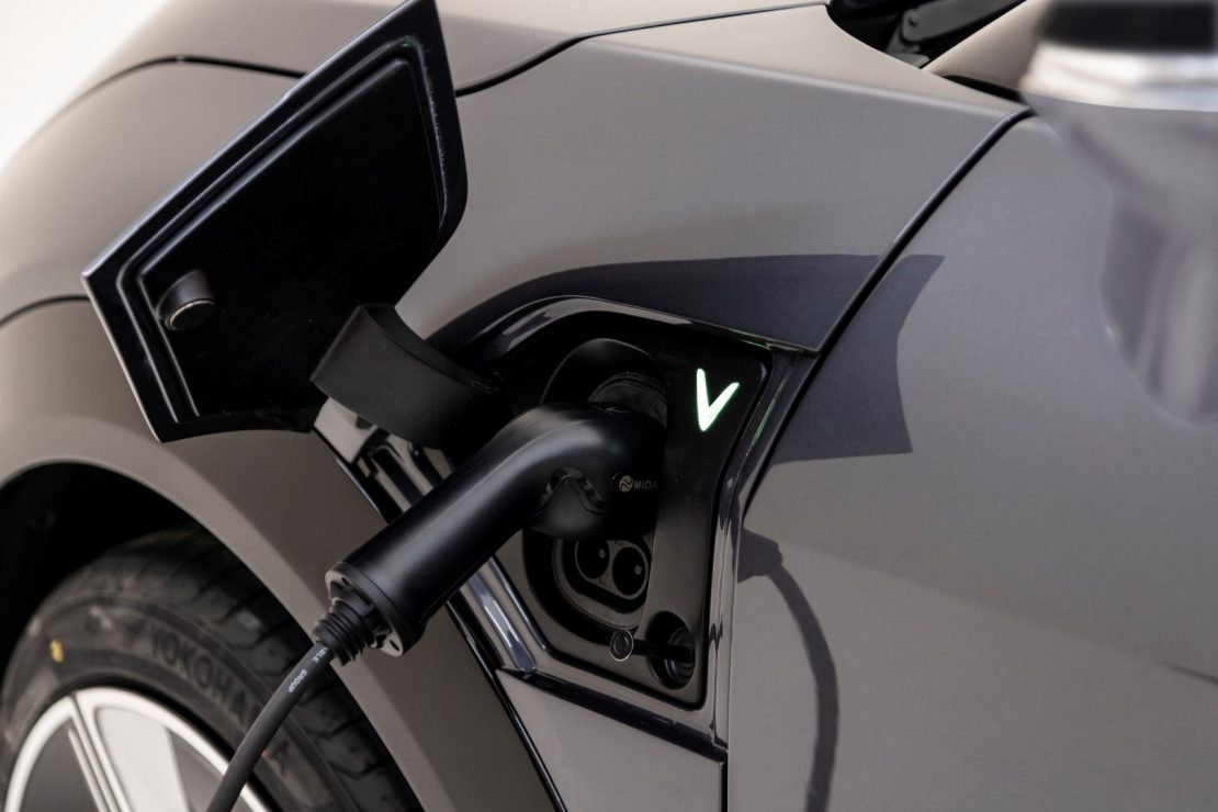 mercedes-c200-4matic-2019-img1-1127236f26543